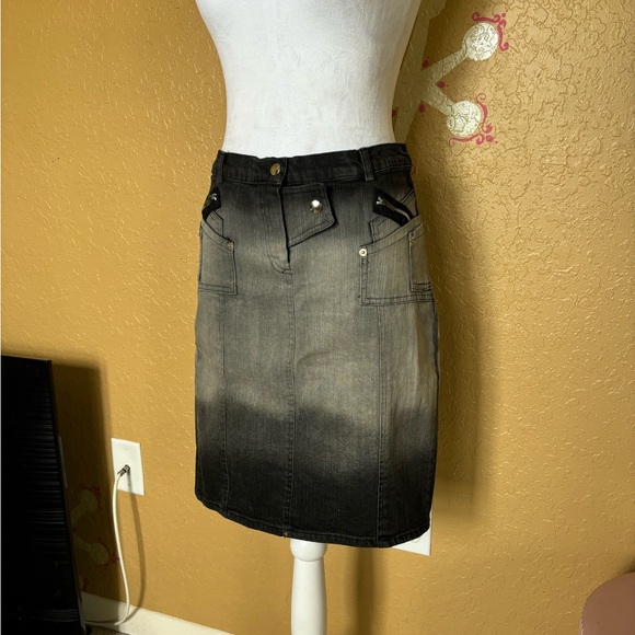 Bebé ✨RARE✨ gray denim skirt w/ silver hardware - Picture 2 of 6